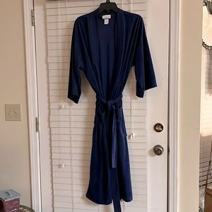 Men’s bathrobe, Van Heusen. One size fits all